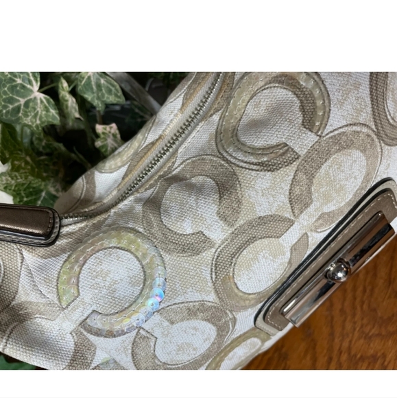 COACH Op Art Hobo - Picture 3 of 15